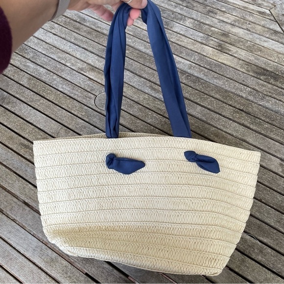 Neiman Marcus Straw Tote Bag NAVY Fabric Straps Natural Beige Rattan  Beach - Picture 6 of 10